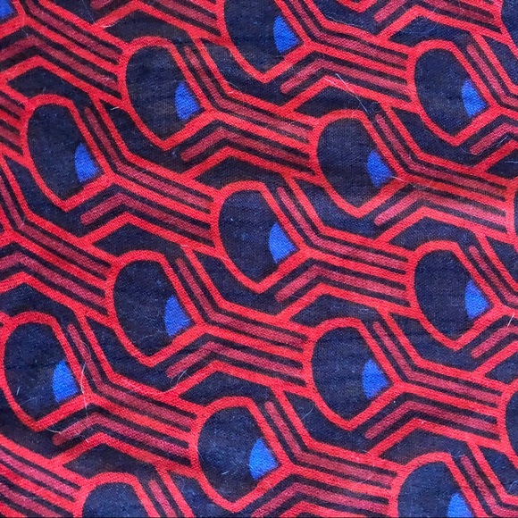 Geometric Patterned Scarf / Wrap - Picture 2 of 3